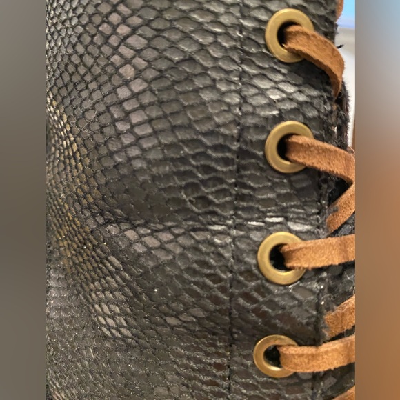 Oasis Society/ size 6/ lace up healed combat boot. - Picture 5 of 8